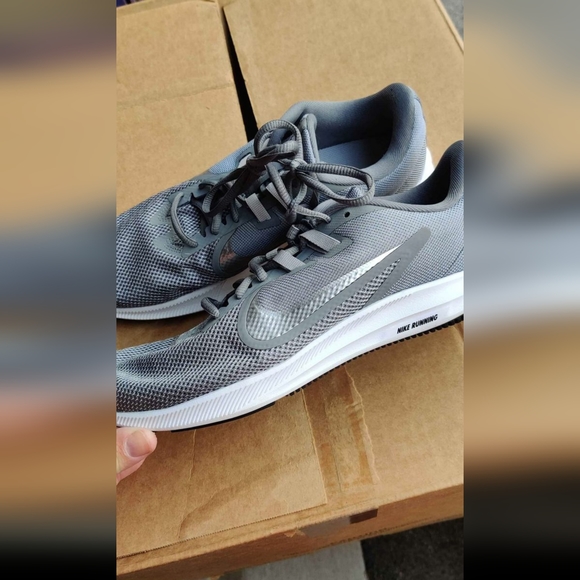 Nike Men's Downshifter 9 Running Shoe Size 8 - Picture 2 of 9